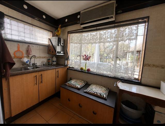 7 BEDROOM HOUSE FOR SALE IN MOOILANDE